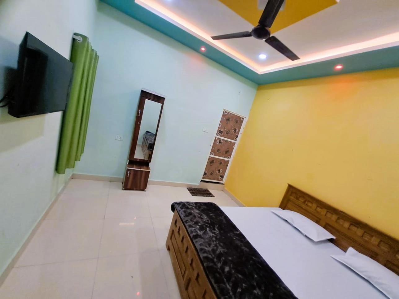 Utsav Lodge And Mangal Bhavan Piparia Exterior photo
